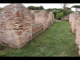 07471 ostia - regio iv - insula iii - domus dei pesci (iv,iii,3) - (via della caupona) - raum (p) - bli ri suedosten - 01-2024.jpg